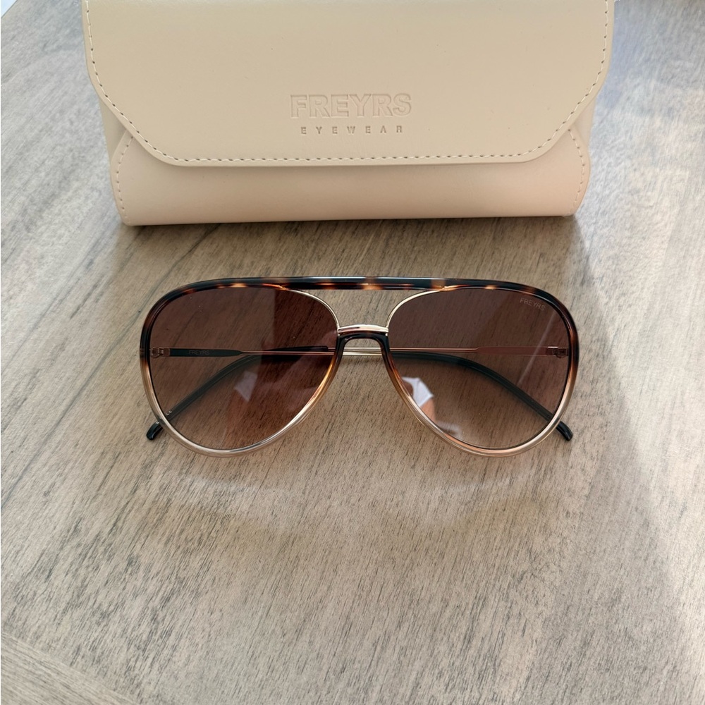 FREYRS Women’s Shay Tortoiseshell Aviator Sunglasses - Brown Gradient